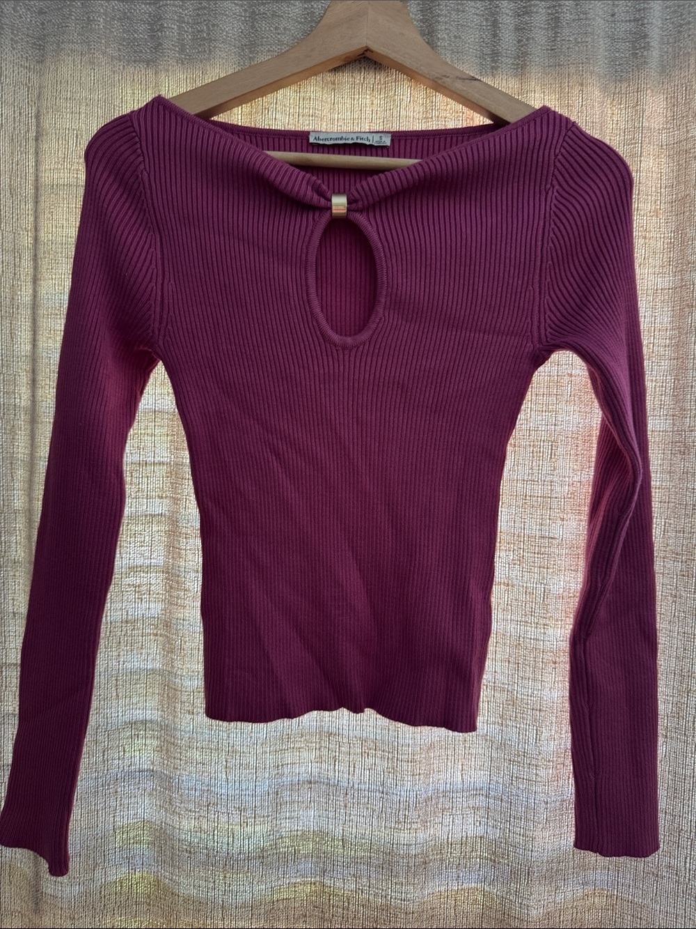 Abercrombie & Fitch Long-Sleeve Ribbed Keyhole Top — Berry Plum